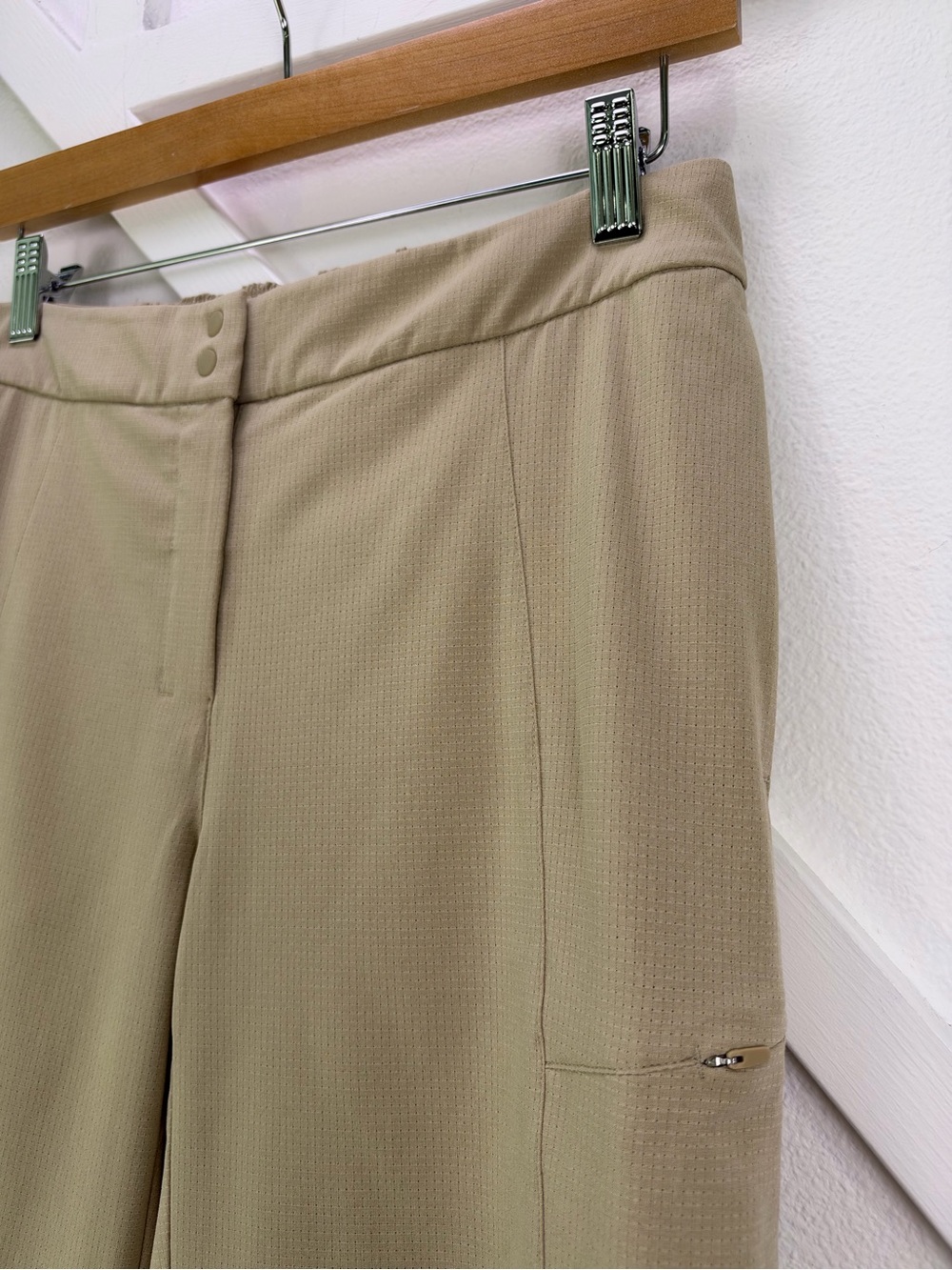Lululemon Ventlight Cargo Mid Rise Crop 26" Lightweight Travel Tan Size 6 - Picture 3 of 12